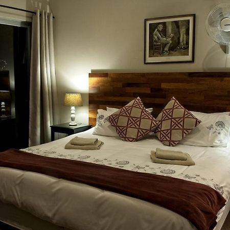 Rest-A-While Guest House - Pretoria-Noord Eksteriør billede