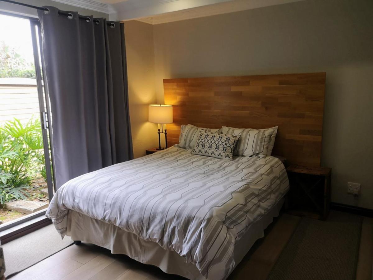 Rest-A-While Guest House - Pretoria-Noord Eksteriør billede