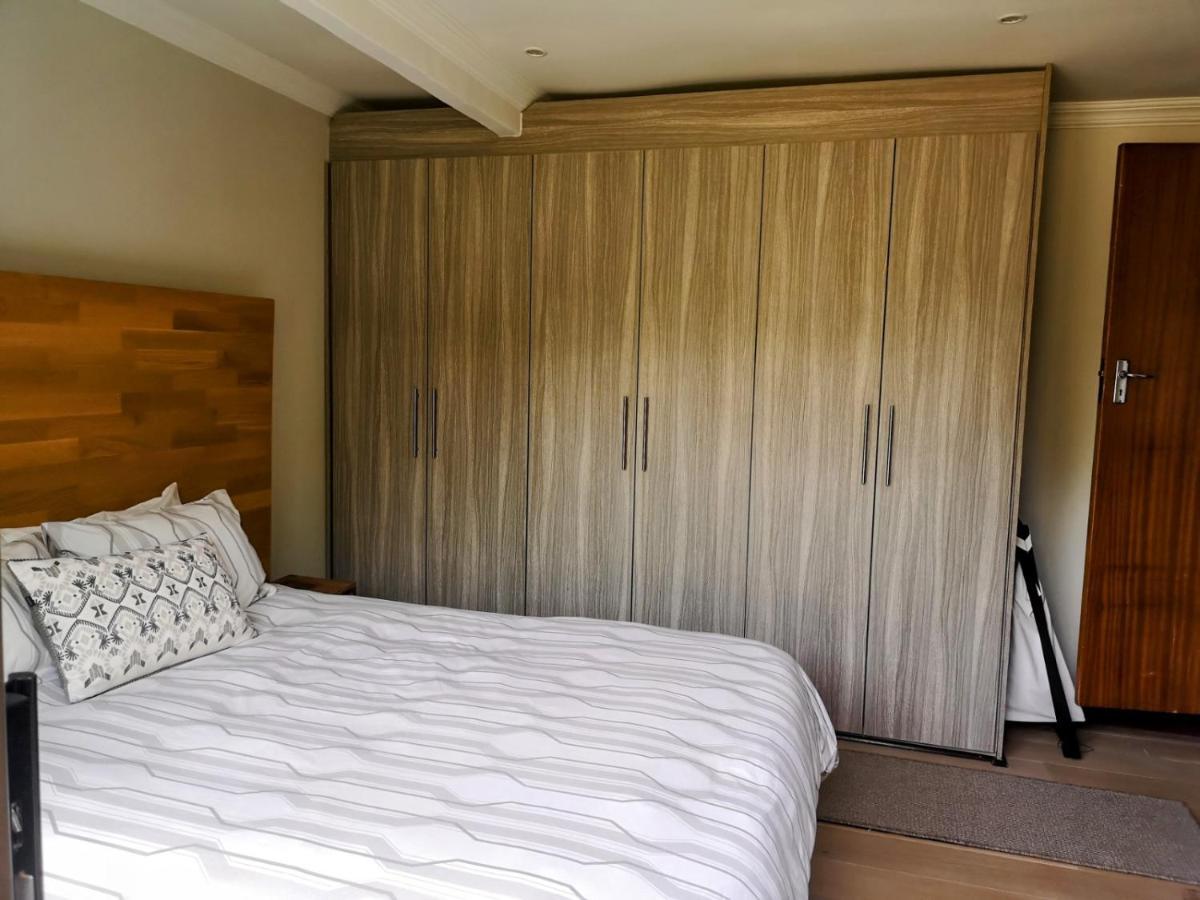 Rest-A-While Guest House - Pretoria-Noord Eksteriør billede
