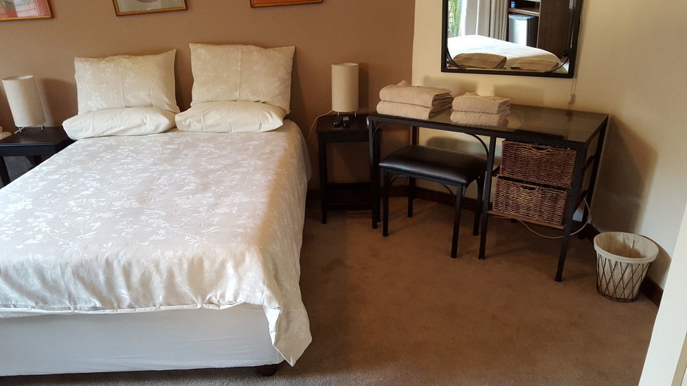Rest-A-While Guest House - Pretoria-Noord Eksteriør billede