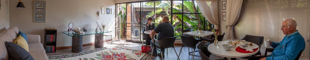 Rest-A-While Guest House - Pretoria-Noord Eksteriør billede