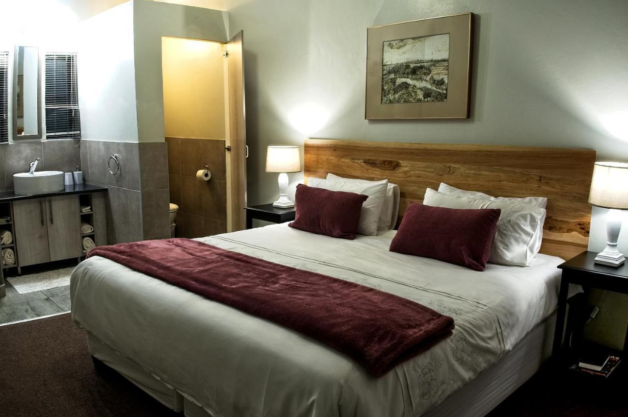 Rest-A-While Guest House - Pretoria-Noord Eksteriør billede