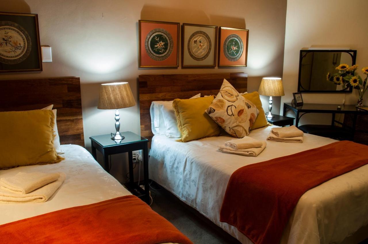 Rest-A-While Guest House - Pretoria-Noord Eksteriør billede