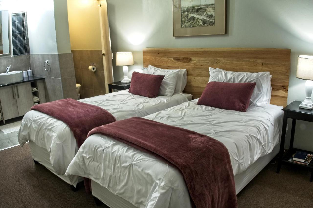 Rest-A-While Guest House - Pretoria-Noord Eksteriør billede