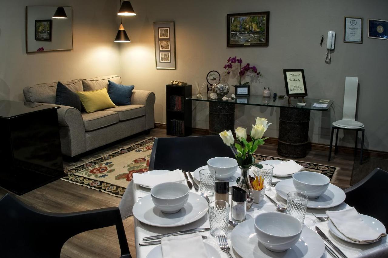 Rest-A-While Guest House - Pretoria-Noord Eksteriør billede