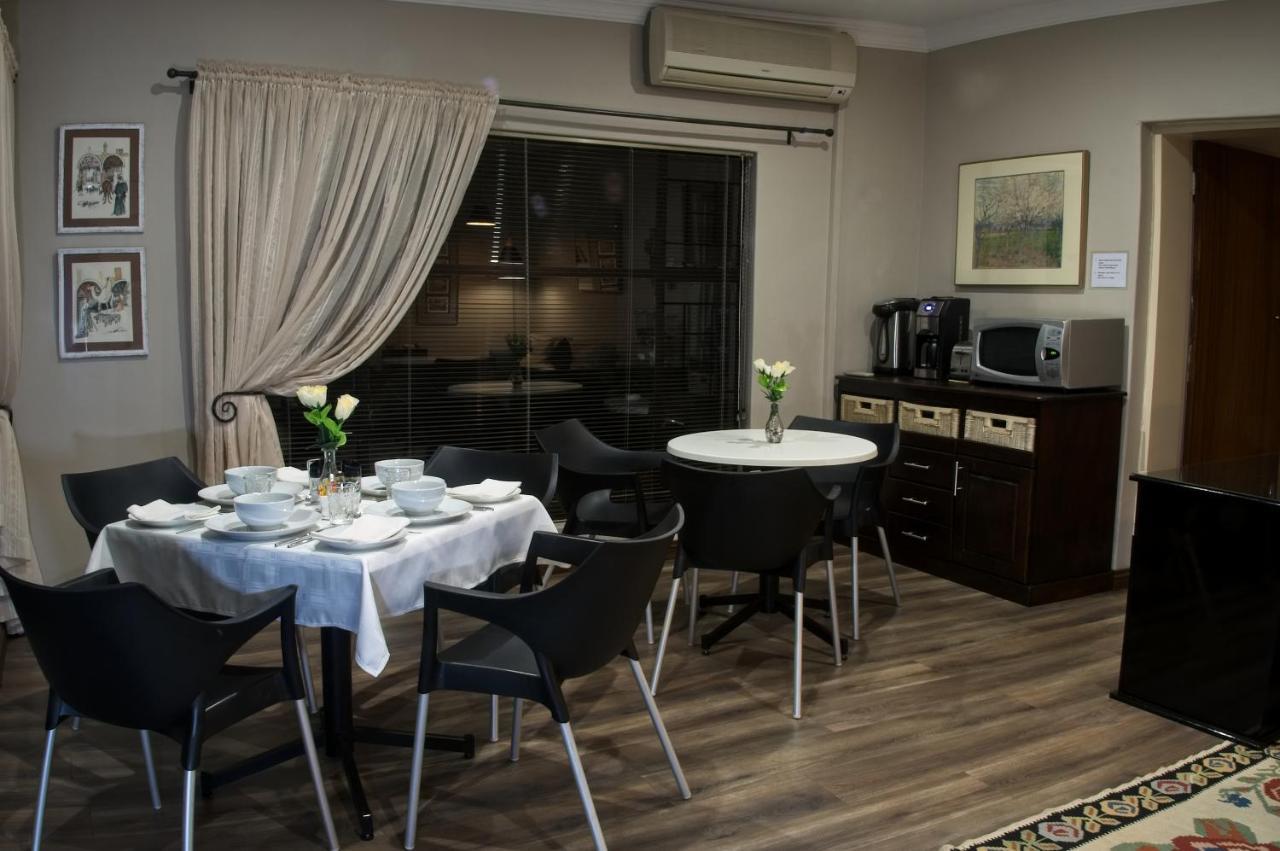Rest-A-While Guest House - Pretoria-Noord Eksteriør billede