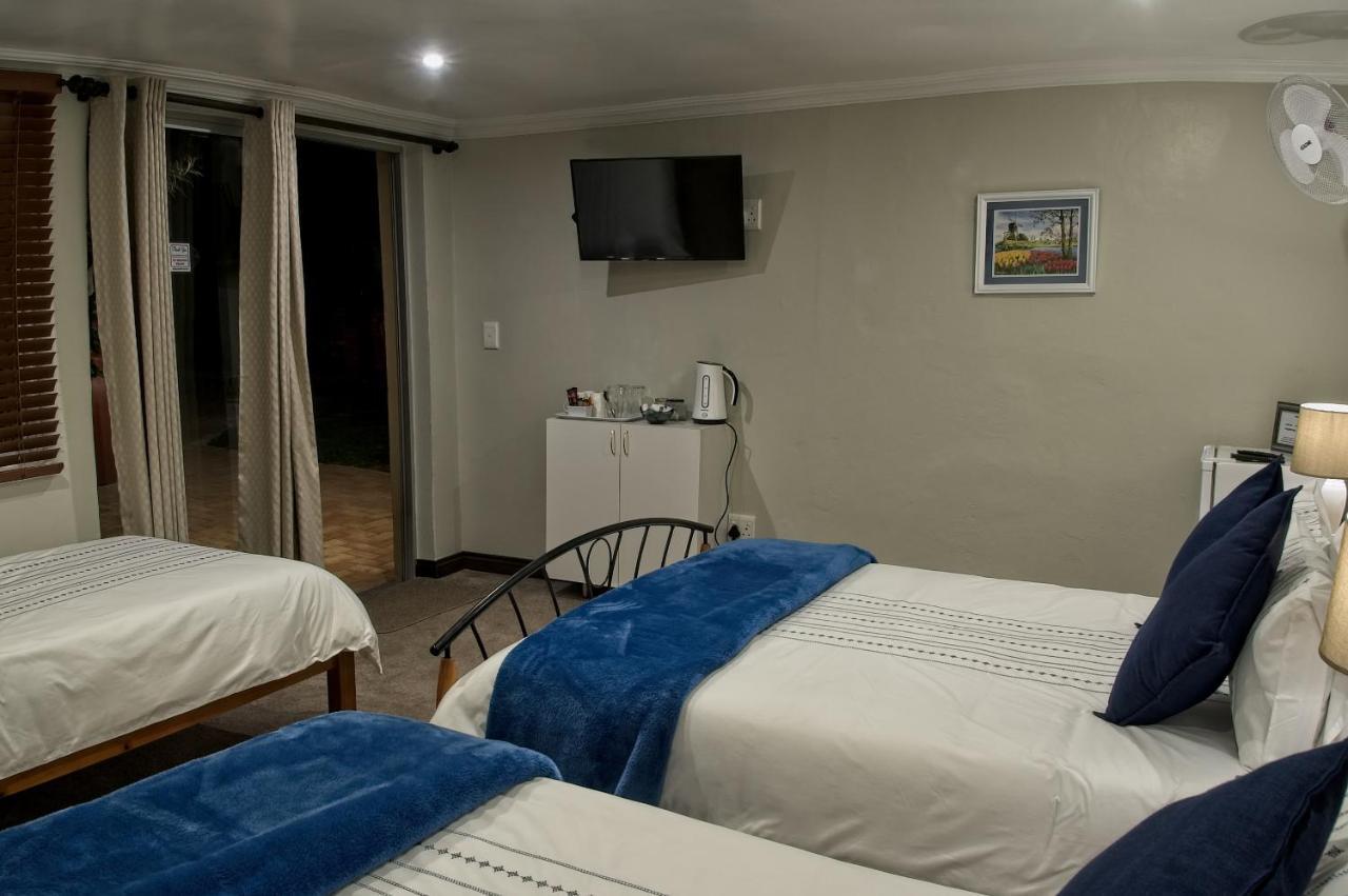 Rest-A-While Guest House - Pretoria-Noord Eksteriør billede
