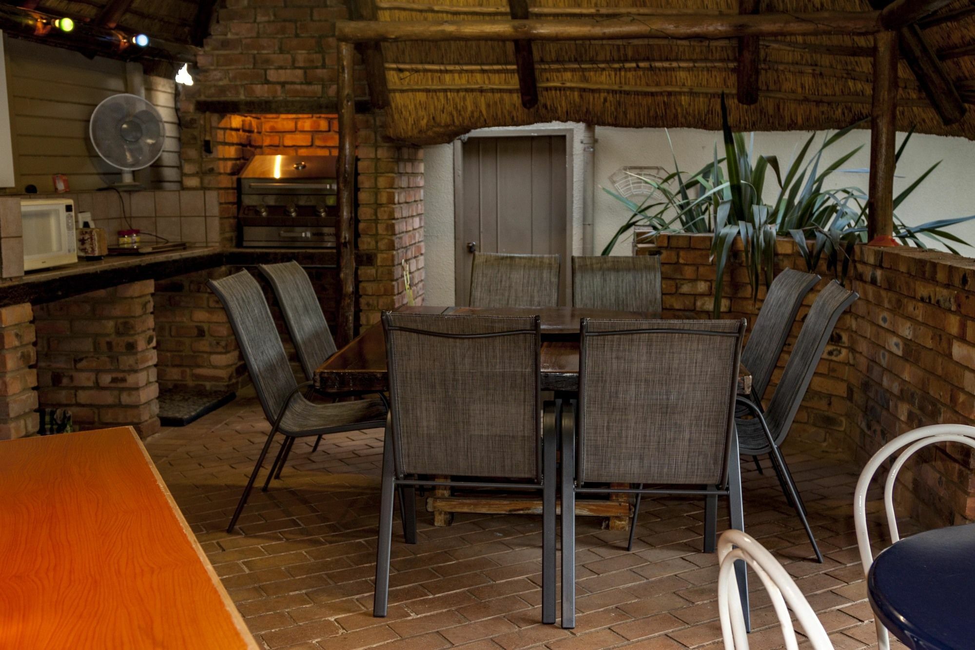 Rest-A-While Guest House - Pretoria-Noord Eksteriør billede