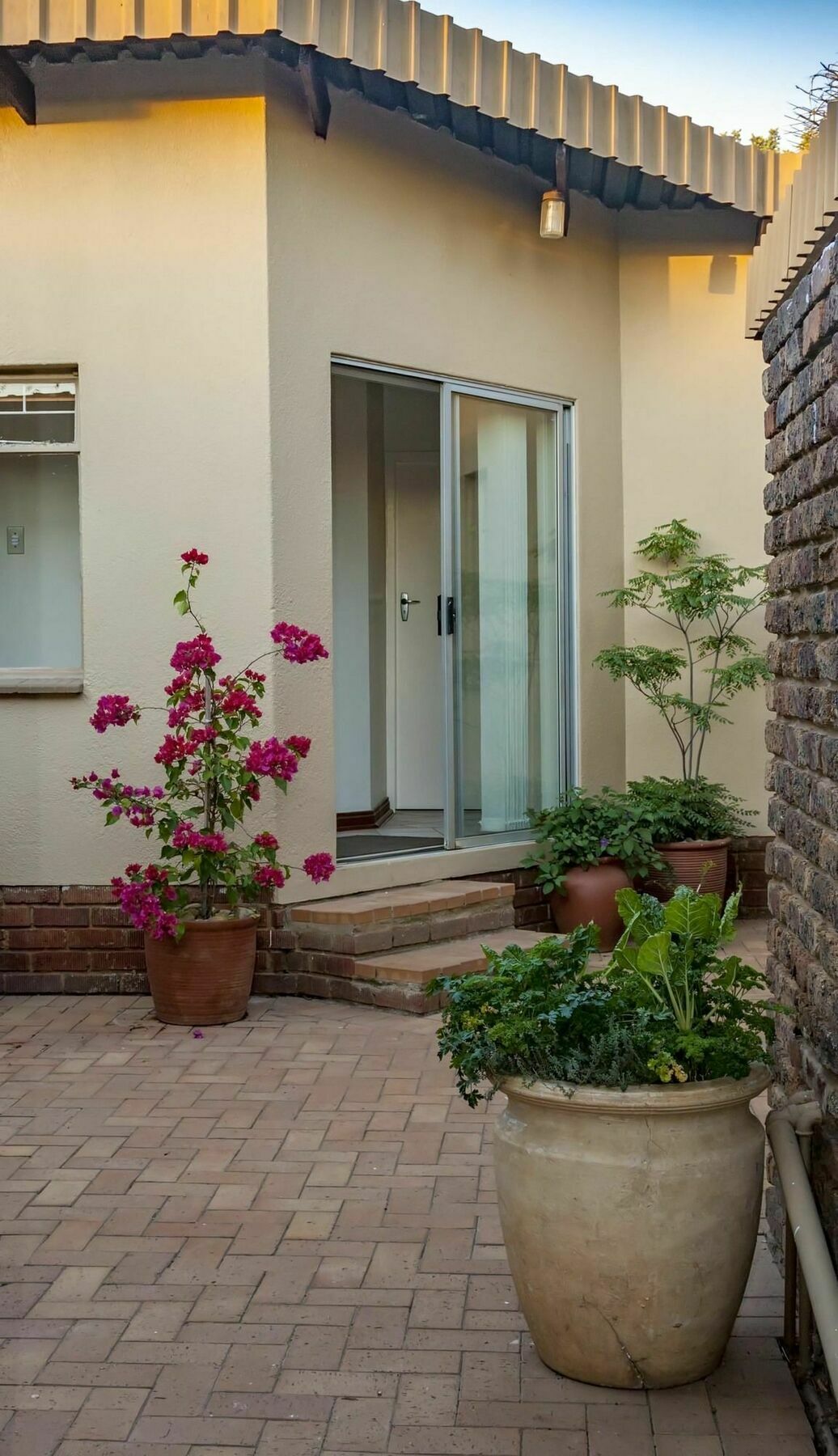 Rest-A-While Guest House - Pretoria-Noord Eksteriør billede
