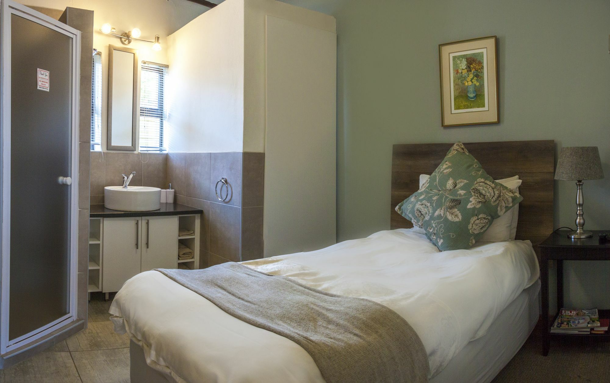 Rest-A-While Guest House - Pretoria-Noord Eksteriør billede