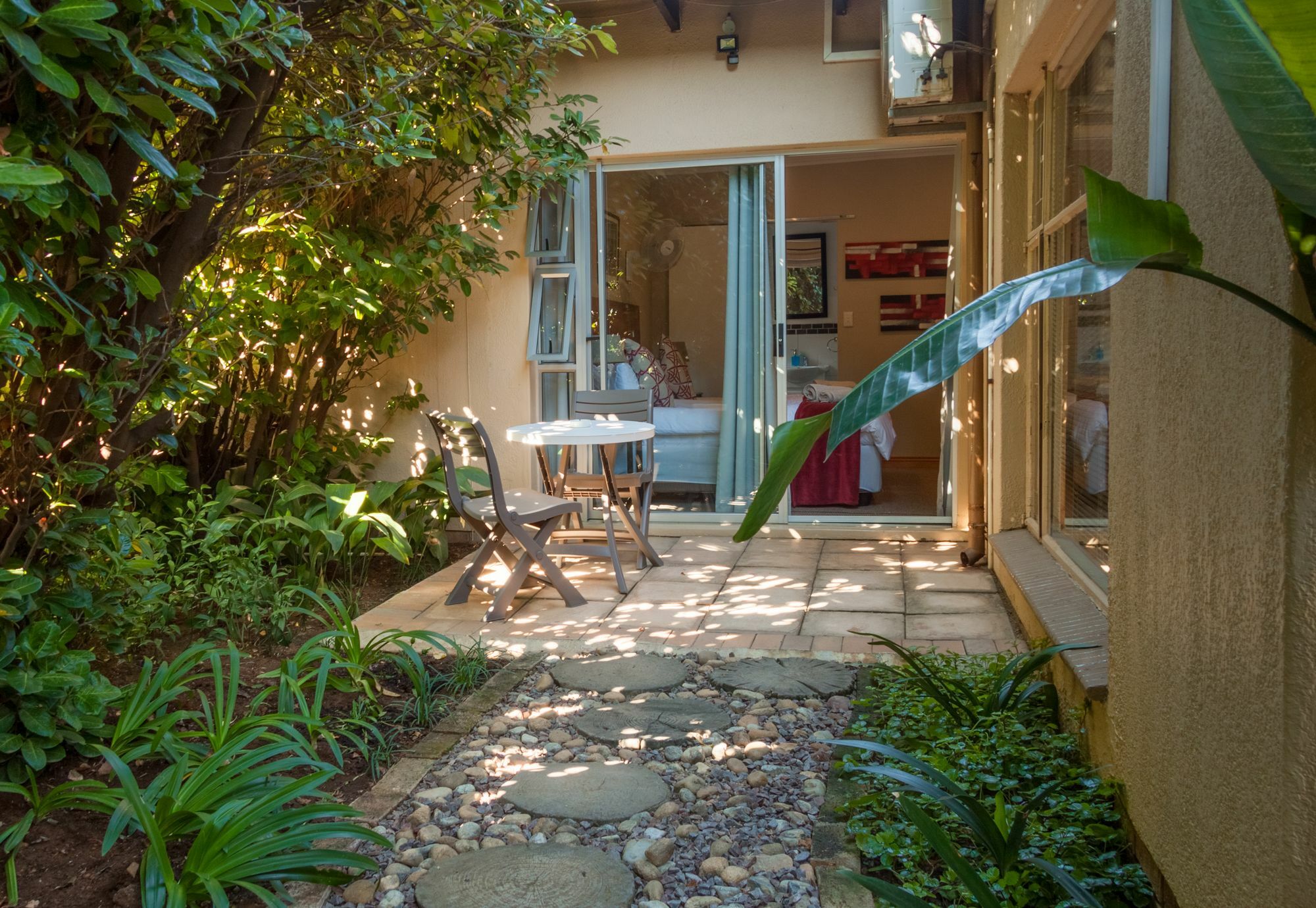 Rest-A-While Guest House - Pretoria-Noord Eksteriør billede