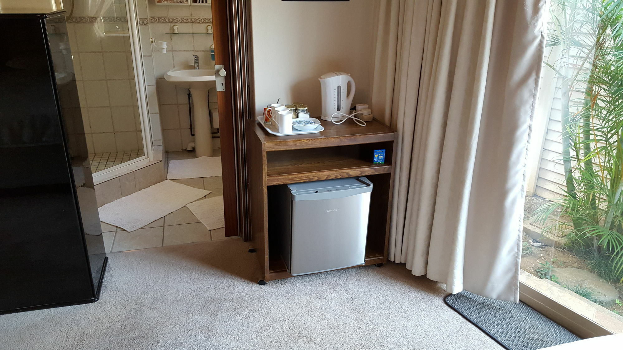 Rest-A-While Guest House - Pretoria-Noord Eksteriør billede