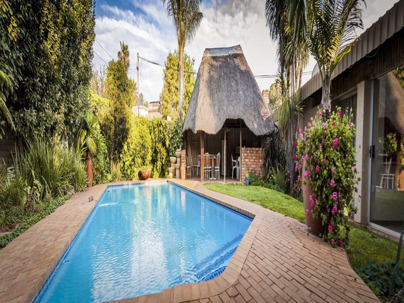 Rest-A-While Guest House - Pretoria-Noord Eksteriør billede