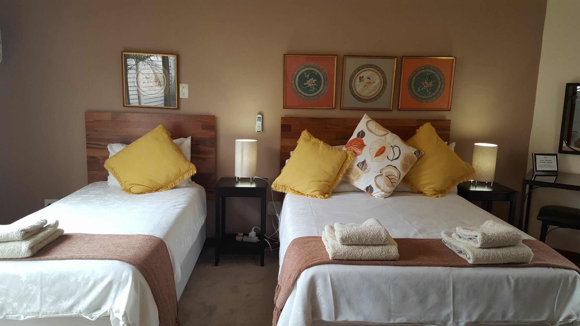 Rest-A-While Guest House - Pretoria-Noord Eksteriør billede